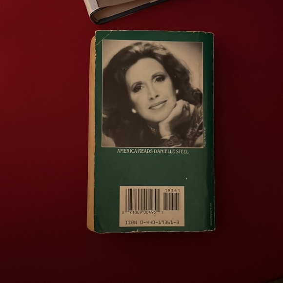 1987 wanderlust Danielle Steel - Picture 2 of 2